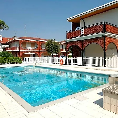 In With Pool Near
