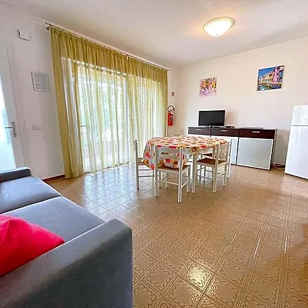 מלון In With Pool Near קאורלה