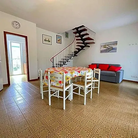 מלון In With Pool Near