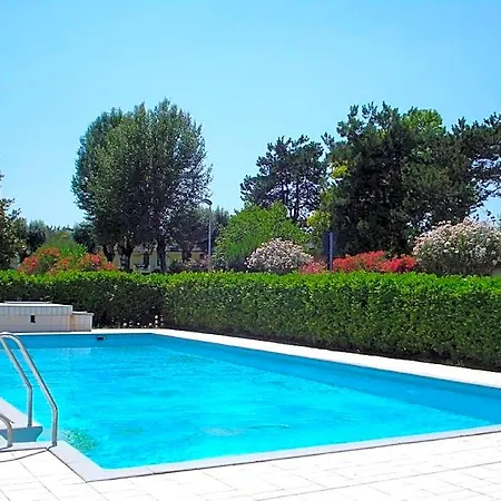 In With Pool Near 호텔
